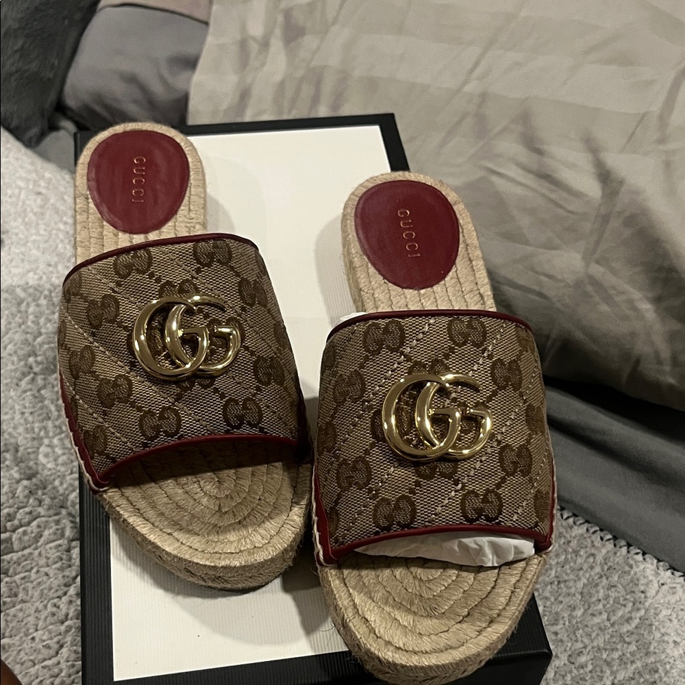 Gucci Women's Beige and Red Espadrille Slides - Picture 4 of 11